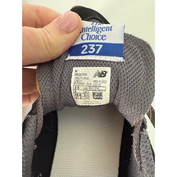 New Balance Retro 237 Boys Black Running Shoes Size 3.5 - Picture 5 of 6